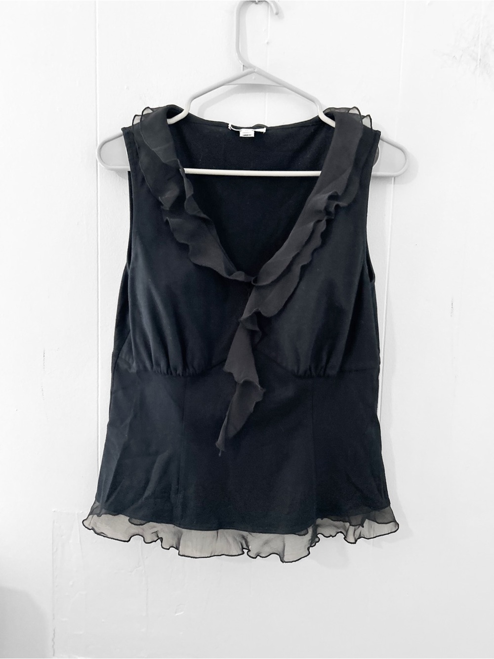 VTG St John Sport Marie Gray Black Ruffled Sleeveless Blouse Top Size M